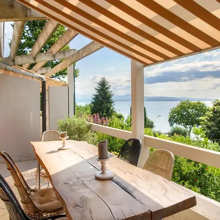 Window On The Lake